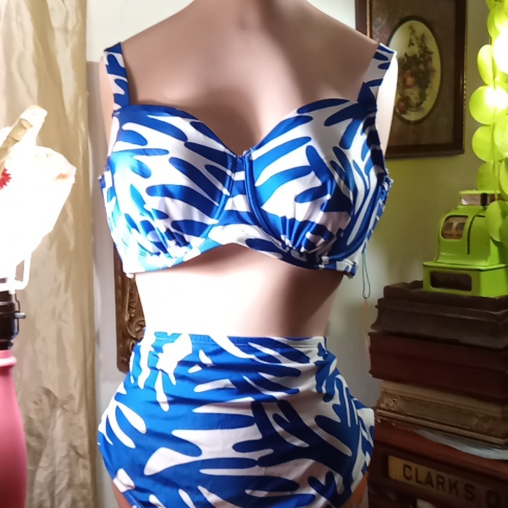 Kona Sol 2 piece bathing suit, bikini. size 14 top & Size 17 bottom. BNWT.